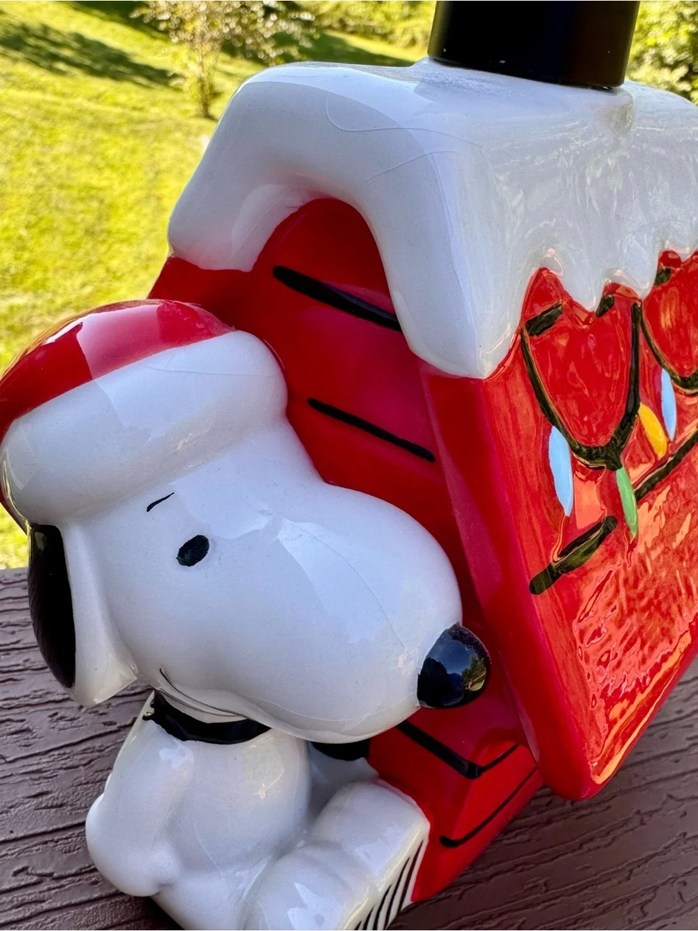 Peanuts Red Snoopy Doghouse Ceramic Soap Dispenser 🛁